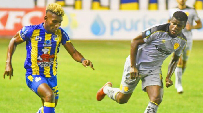 Delfin rescató un punto ante Aucas