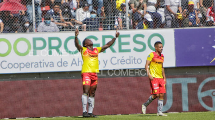 Liga de Quito frena a papa AUCAS