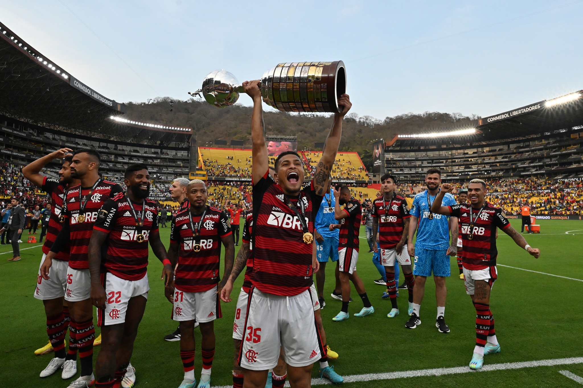 Flamengo's Brazilian midfielder Joao Gomes celebrates with the trophy after winning the Copa Libertadores final, after the football match between Brazilian teams Flamengo and Athletico Paranaense at the Isidro Romero Carbo Monumental Stadium in Guayaquil, Ecuador, on October 29, 2022. (Photo by Luis Acosta / AFP)