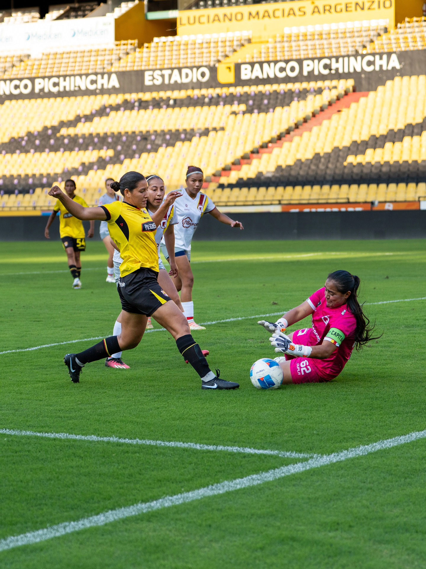 Barcelona VS Quito F.C 5ta. Fecha Super Liga Femenina Ecuador 4